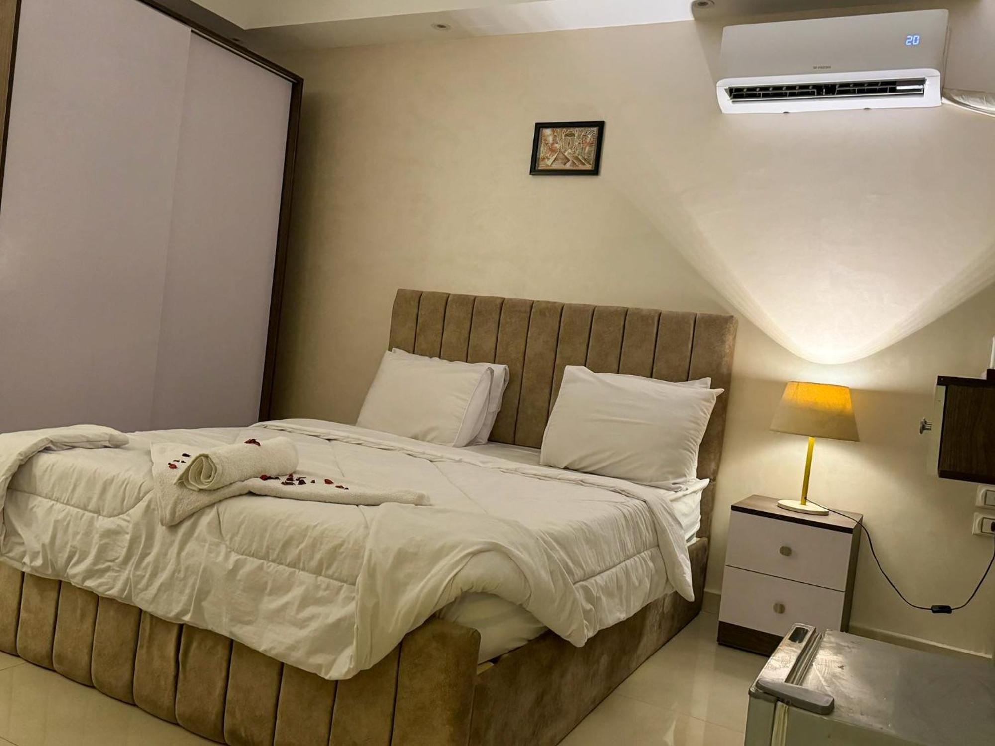 Jumeirah Pyramids View Inn Kafrat al Jabal Bilik gambar